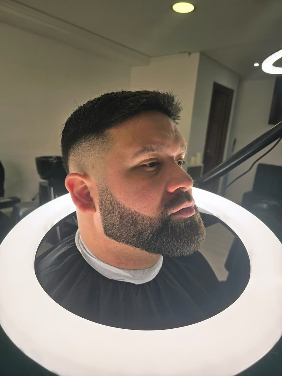 Degradado con barba perfilada realizado en El Panita Barbershop